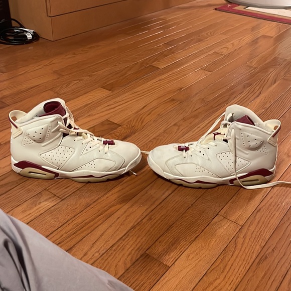Jordan 6 Maroon Size 11 - Picture 3 of 4